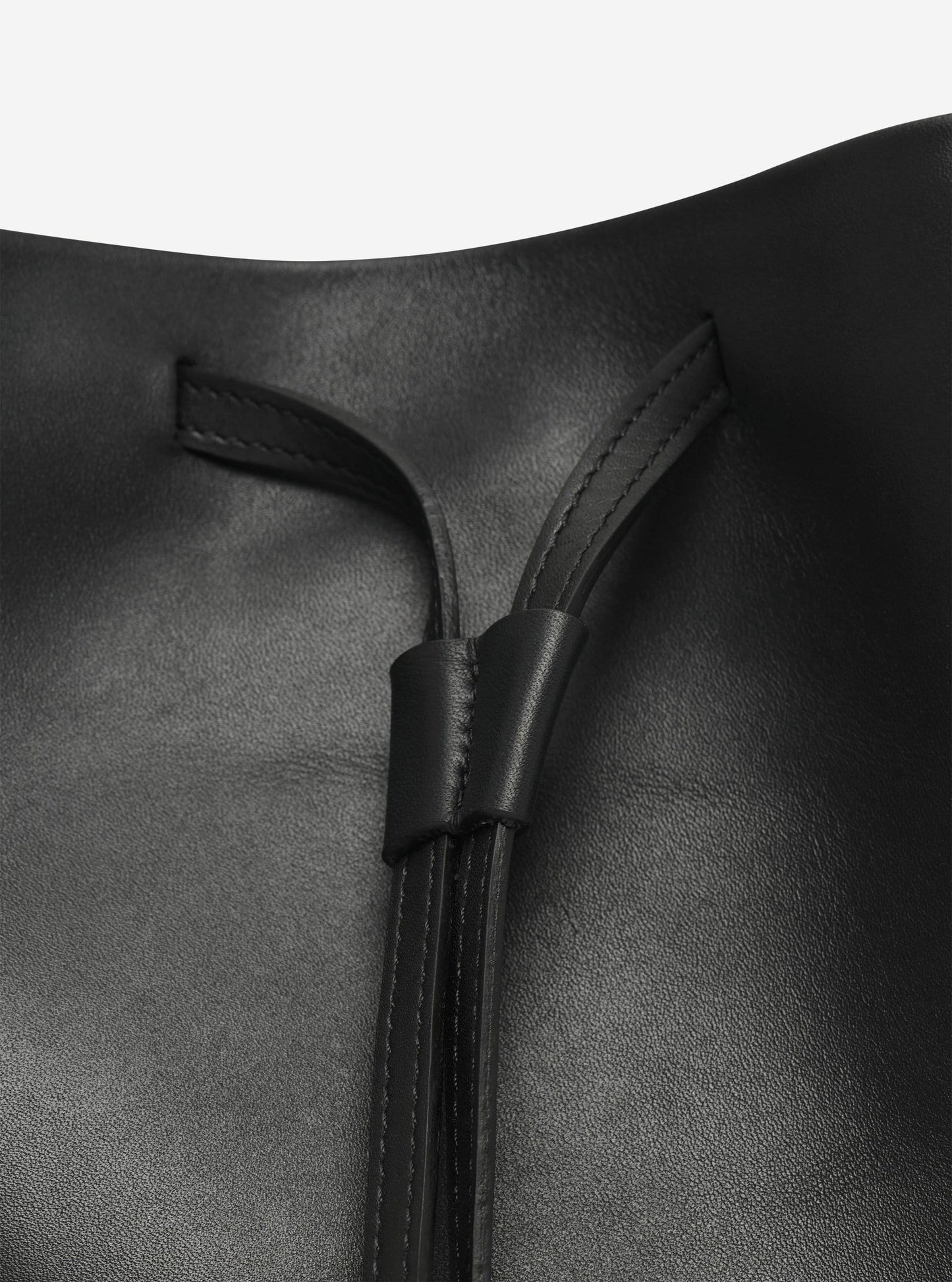 AB 103.1 Bucket Bag Black