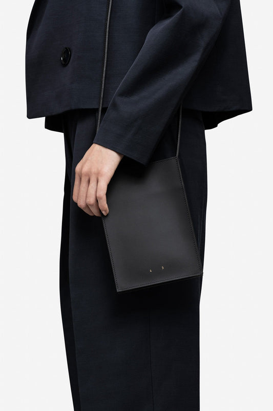 AB 105 Umhängetasche Schwarz